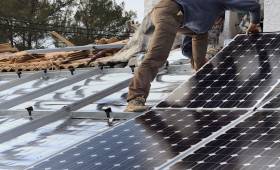 Pose de panneaux photovoltaïques à Argentan