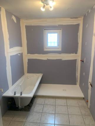 Travaux de rénovation de salle de bain - préparation de la douche de plain-pied - Bourg-en-Bresse 01