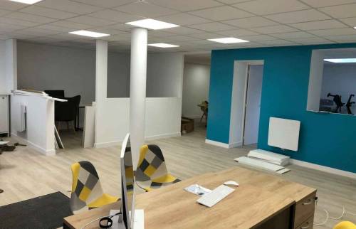 Local commercial moderne et coloré - Quéven (56530)