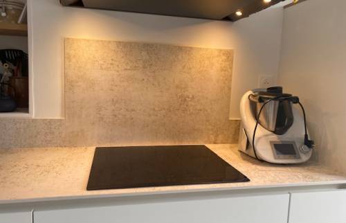 Plan de travail et crédence en céramique