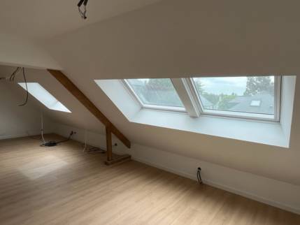 Travaux d'aménagement de combles avec pose de grandes fenêtres de toit jumelées - Nantes 44