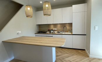 Rénovation de sol - nouveau parquet en point de Hongrie avec la nouvelle cuisine - Nantes 44