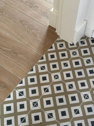 Rénovation de sol avec pose d'un carrelage imitation parquet - Cholet 49300