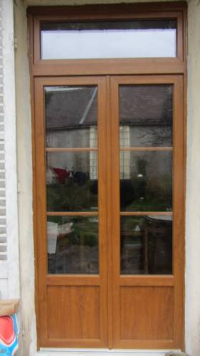 Nouvelle porte d'entrée de maison après travaux de menuiserie extérieure - Brie-Comte-Robert 77170