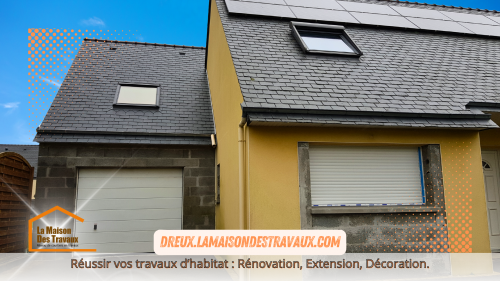 L'extension en fin de travaux, parfaitement intégrée à la maison, avec les nouvelles ouvertures installées pour plus de luminosité.