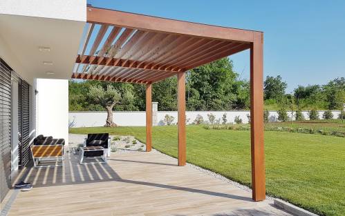 Pose d'une pergola bioclimatique sur une terrasse - Solliès-Toucas 83210