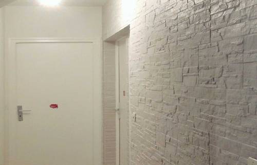 Mur de l'entrée aspect pierre