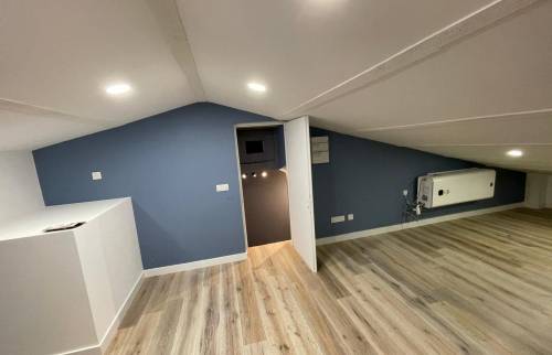 Peinture chambre combles bleue La Maison Des Travaux Ales