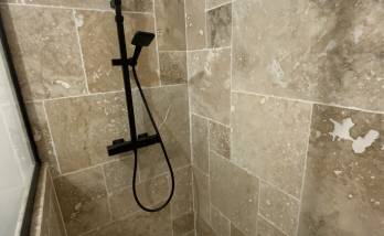 Douche dans une salle de bain rénovée La Maison Des Travaux Ales
