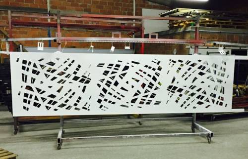 Fabrication du portail sur mesure dans l'entrepot