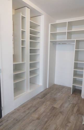 Essai lors de la pose des premiers éléments de dressing sur 2 murs - Saint-Ouen-L’Aumône – 95310 –  -