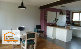 Cuisine rénovée à Bon-Encontre : murs et plafonds modernisés avec des teintes douces et actuelles.