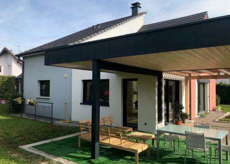 Extension sur un niveau à l'arrière de la maison à Village Neuf