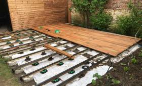 Terrasse en bois en construction