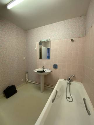 Rénovation de salle de bain - ancienne salle de bain avant travaux - Cholet 49