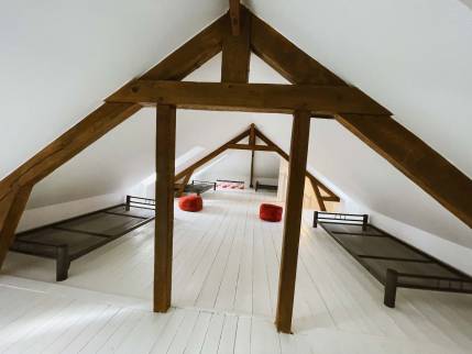 Grand dortoir aménagé dans le grenier (Gonneville-sur-Mer 14510)