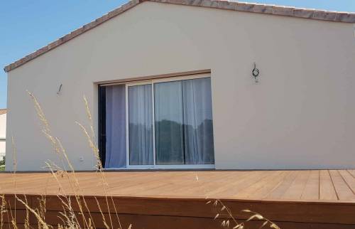 Terrasse en bois exotique entre Saintes et Royan