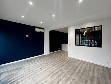 Relooking d'une agence commerciale à Fréjus