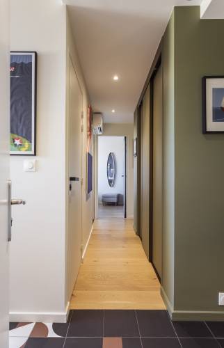 Parquet contrecollé dans un couloir