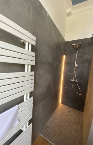 Création d'une douche avec éclairage led