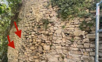 Mur avant enlèvement des pierres