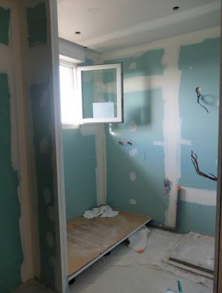 Champagne au Mont D'or (69410) : Rénovation de salle de bains dans un style épuré et lumineux / En cours de travaux
