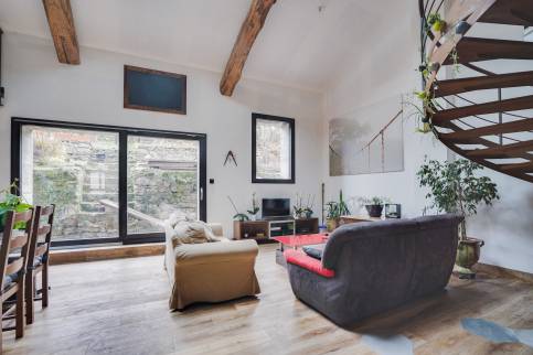 Réhabilitation d'une maison de village dans le Val de Saône, Lyon Ouest - Travaux d'isolation thermique, electricité, plomberie, chauffagesolation thermique, electricité, plomberie, chauffage