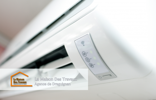 Une des unités intérieures, élégante et bien intégrée, assurant un confort optimal tout en respectant le style de la maison.