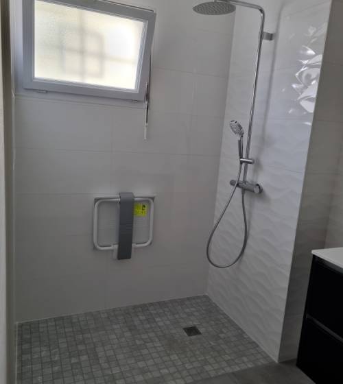 Douche PMR à Dourdan Etampes