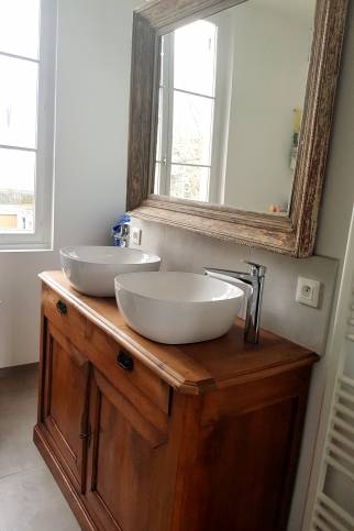 Détail meuble vasque - maçon 44, plaquiste 44, peintre 44, plombier 44, électricien 44, carreleur 44, menuisier 44