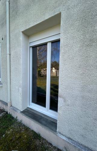 Transformation d’une fenêtre en porte-fenêtre avec volet roulant près de Troyes 2