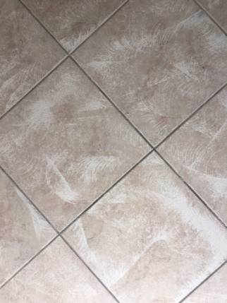 Travaux de ponçage du carrelage pour remplacement de revêtement de sol - Nantes 44