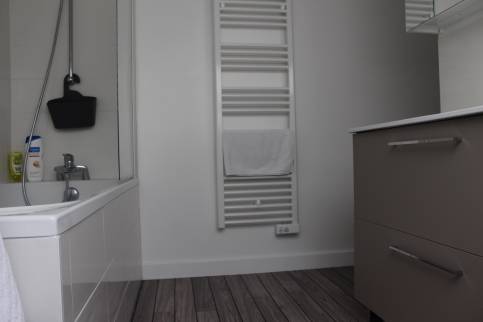 Salle de bain sous combles à Saint-Germain-des-Fossés