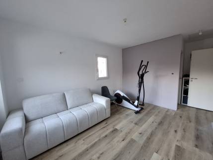 Aménagement de chambre dans le garage - Certines 01240