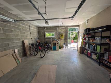 Garage au rez-de-chaussée de l'extension (Caen 14000)