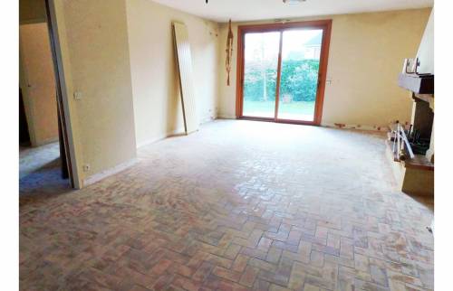 Avant travaux : salon cloisonné