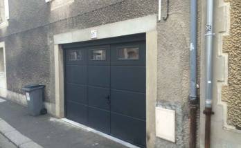 Pose d'une porte de garage avec portillon à Caen