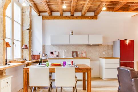 Réhabilitation complète d’un plateau de 60 m pour le transformer en appartement destiné à la location meublée à Lyon, quartier Saint Paul