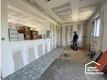 Carrelage de cuisine en cours La Maison des Travaux Vannes