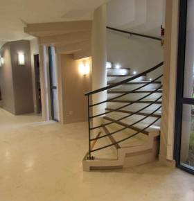 Rénover les couloirs d'une entreprise à La Côte Fleurie