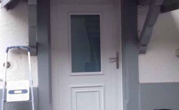 Porte d'entrée arrière PVC blanc à Village Neuf