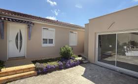  Façade de maison rénovée - Chabeuil 26120
