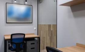 Zoom sur un bureau de l'espace ouvert de travail créé