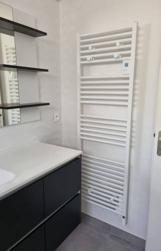 Rénovation d’une salle de bain moderne et accessible à Trignac 4