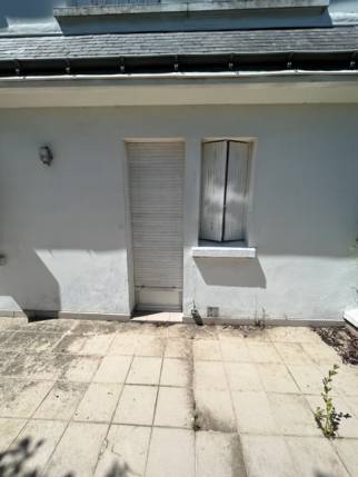 Ancienne toiture-terrasse accessible en dallage avant travaux de rénovation - Nantes 44