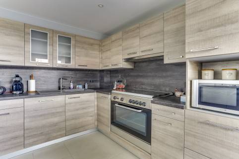 Rénovation complète d’une maison avec aménagement d’un garage transformé en séjour cuisine à Neuville sur Saône
