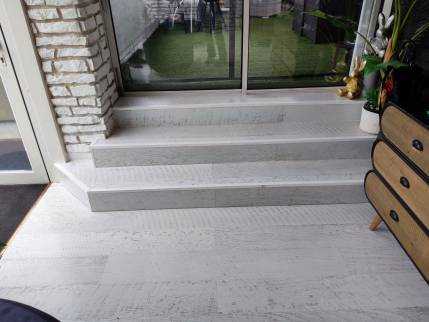  Entrée du séjour avant remplacement de revêtement de sol intérieur - Sainte-Anastasie-sur-Issole 83136