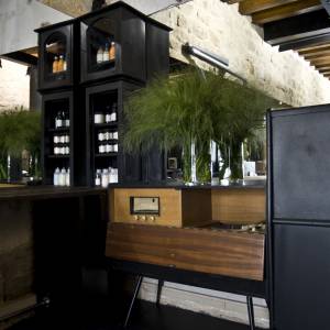 L'espace produits du salon de coiffure