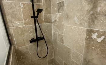 Douche dans une salle de bain rénovée La Maison Des Travaux Ales