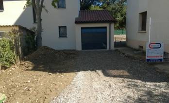 Création d'une allée devant garage pour une maison 